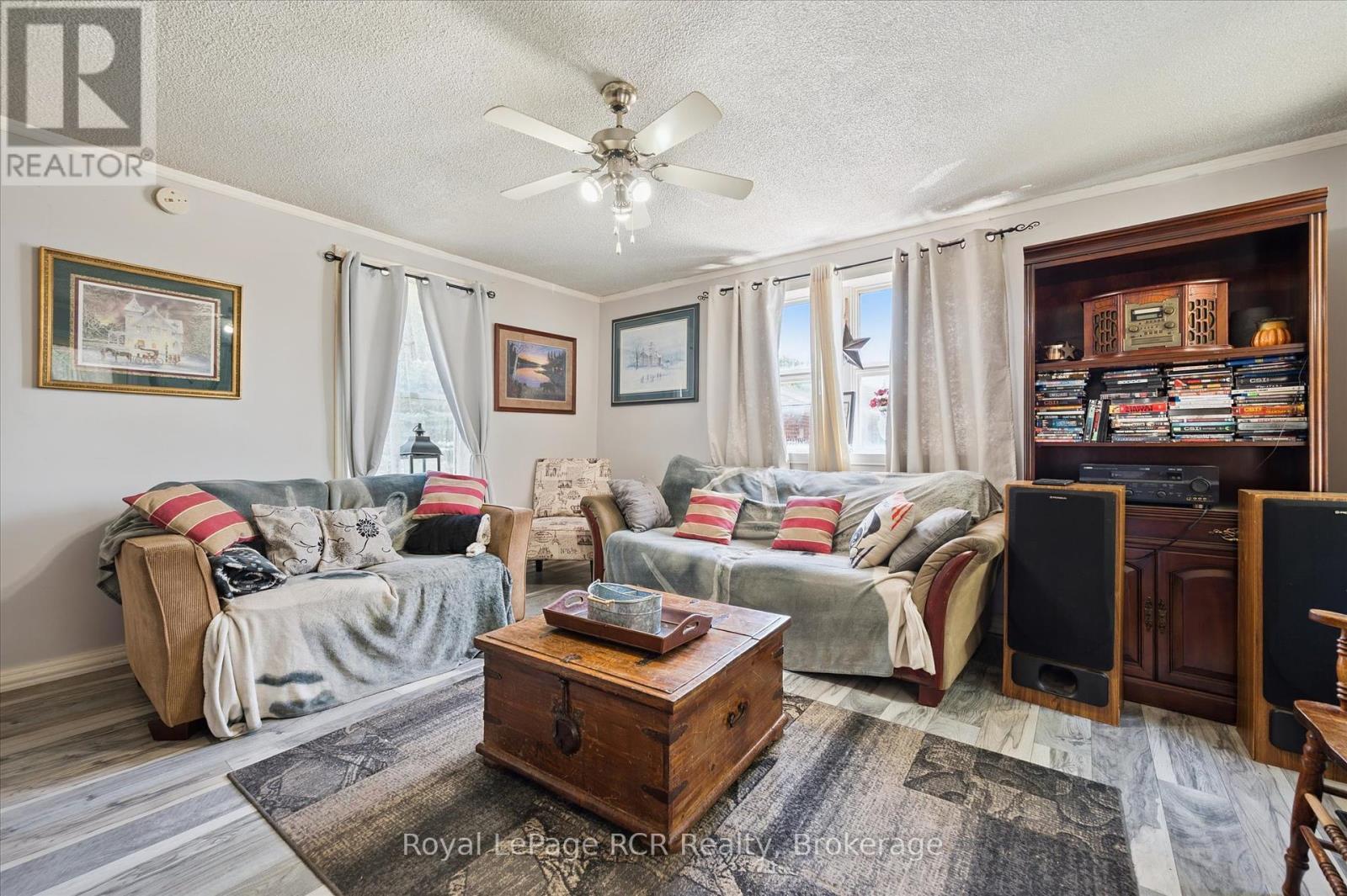












240 EGREMONT STREET N

,
Wellington North (Mount Forest),




Ontario
N0G2L2

