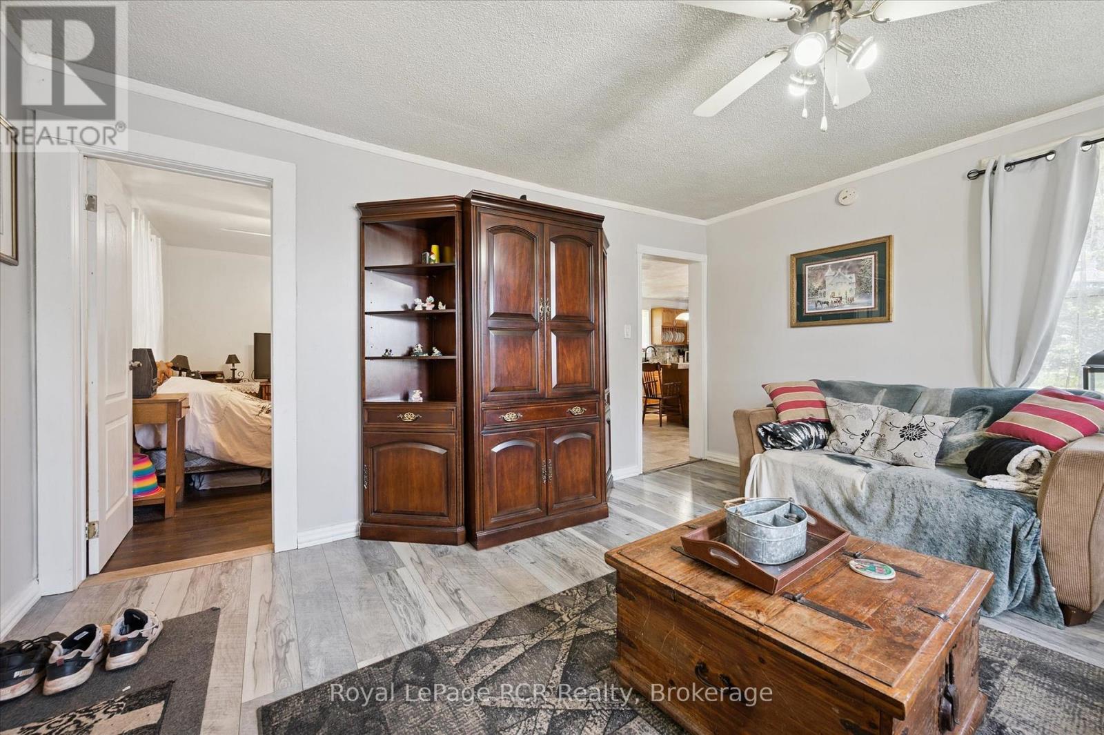 












240 EGREMONT STREET N

,
Wellington North (Mount Forest),




Ontario
N0G2L2

