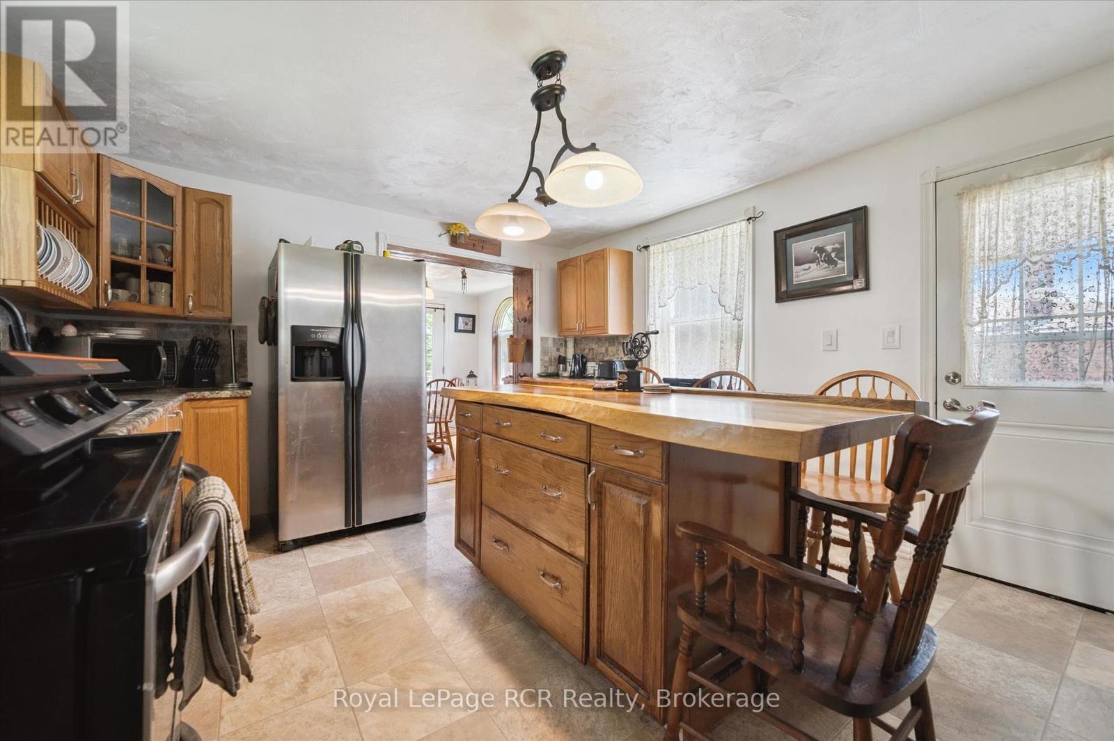 












240 EGREMONT STREET N

,
Wellington North (Mount Forest),




Ontario
N0G2L2

