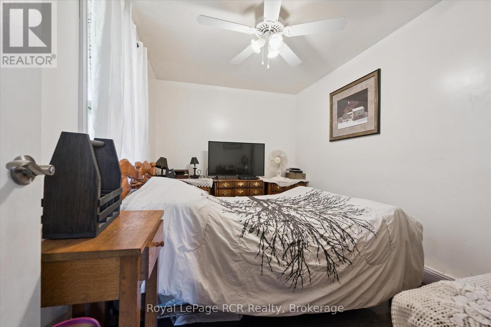 












240 EGREMONT STREET N

,
Wellington North (Mount Forest),




Ontario
N0G2L2


