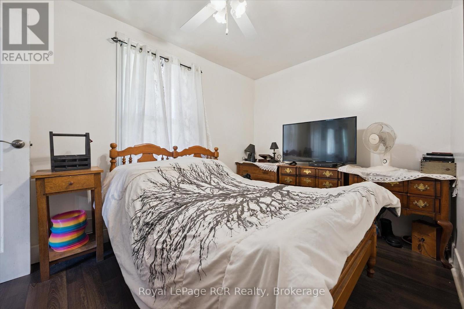 












240 EGREMONT STREET N

,
Wellington North (Mount Forest),




Ontario
N0G2L2

