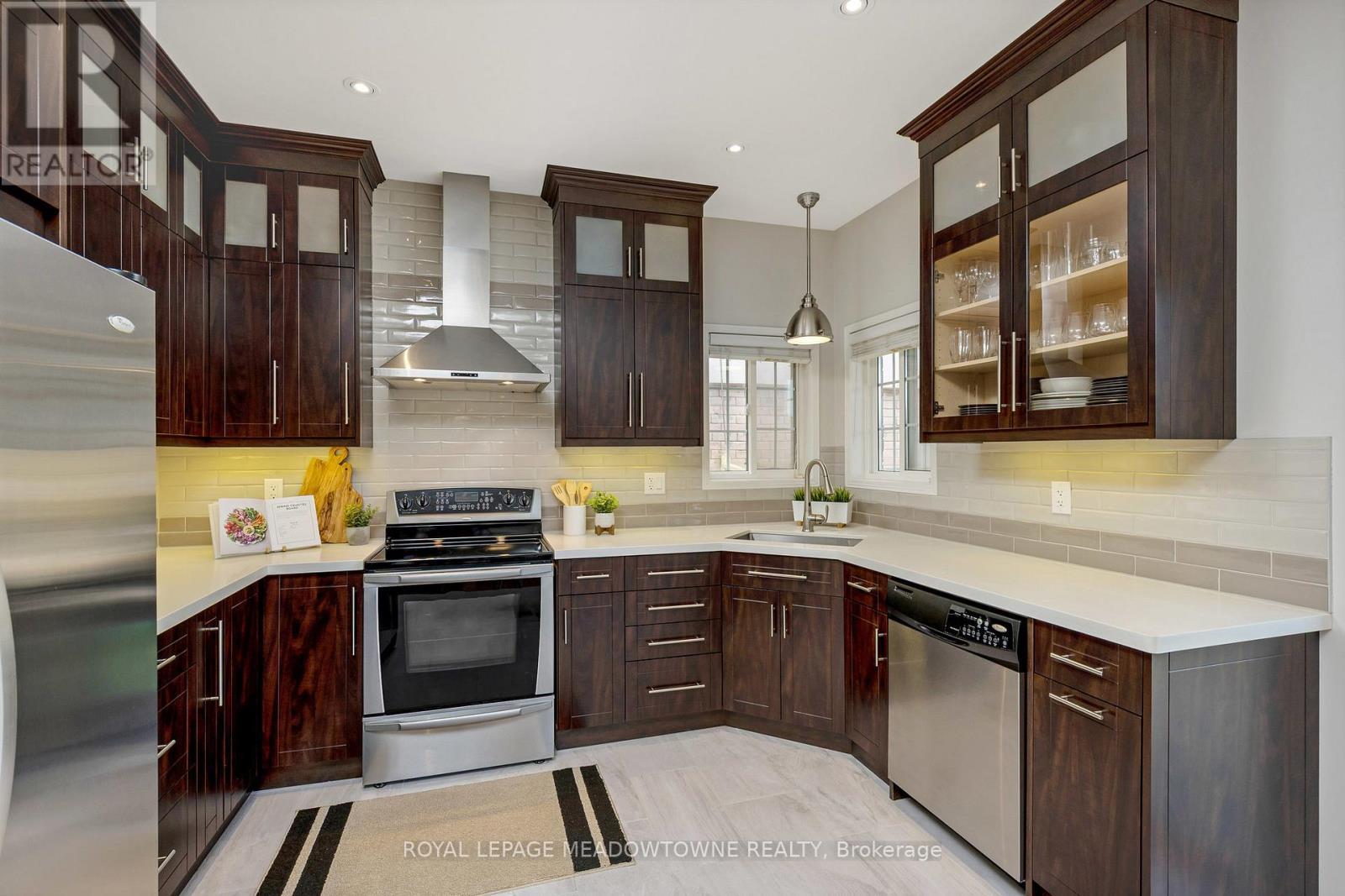 












996 VICKERMAN WAY

,
Milton,




Ontario
L9T0J6

