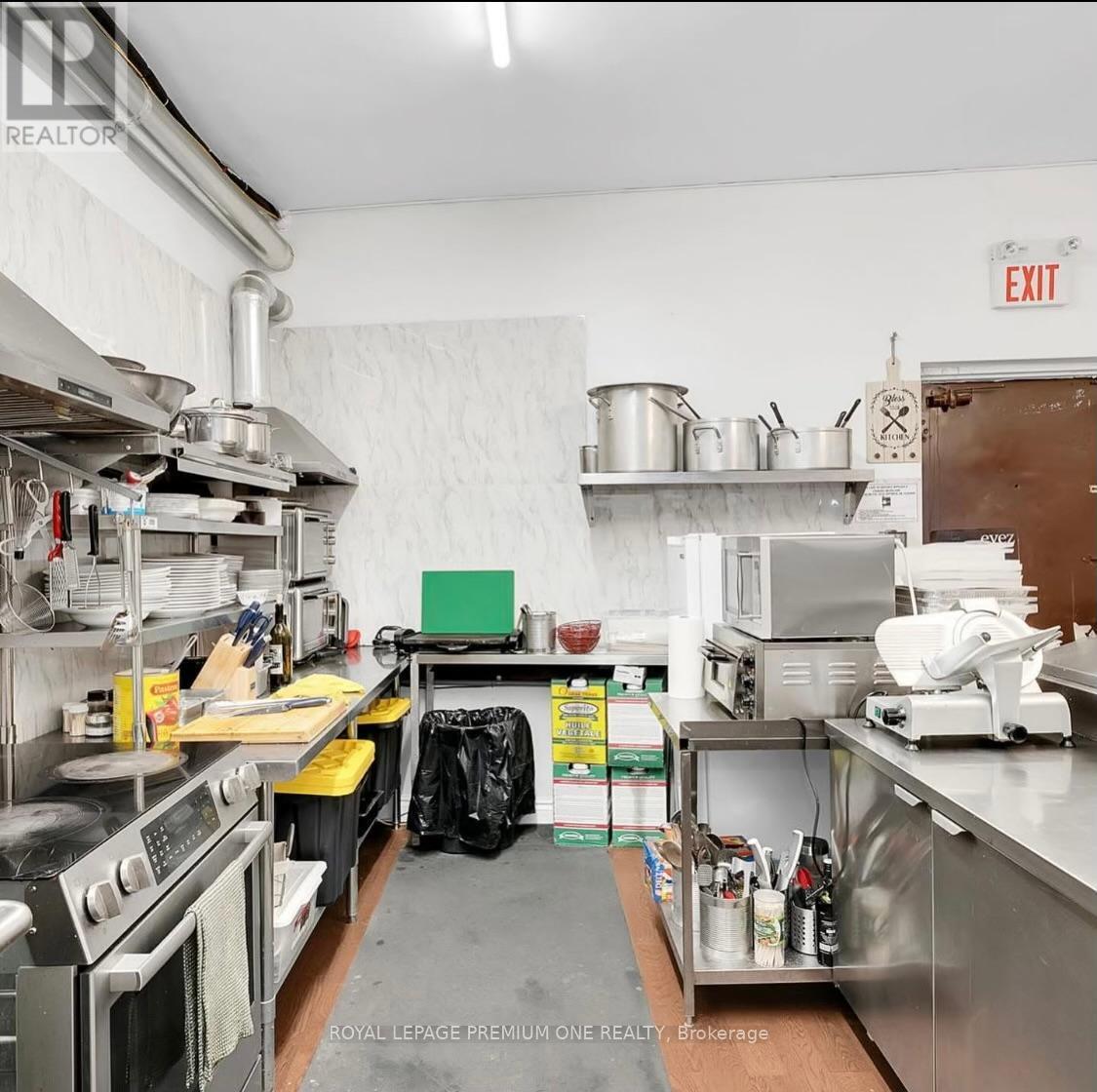 












7 - 70 PLUNKETT ROAD

,
Toronto,




Ontario
M9L2J4

