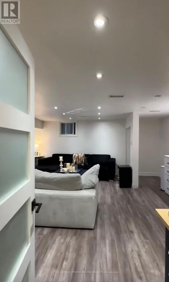 












7 - 70 PLUNKETT ROAD

,
Toronto,




Ontario
M9L2J4

