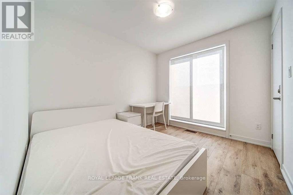 












8 - 1720 SIMCOE STREET N

,
Oshawa (Samac),




Ontario
L1G4X9

