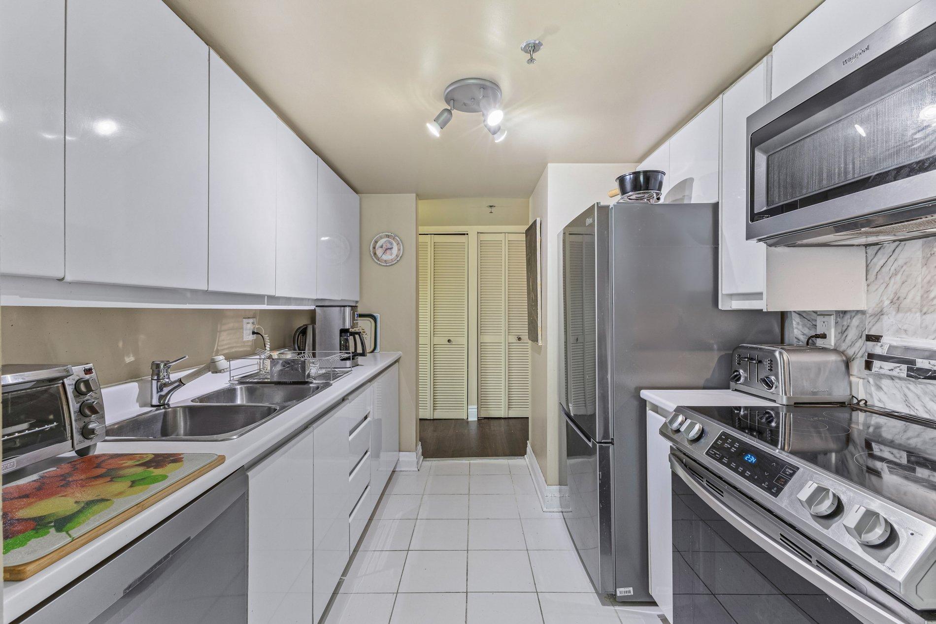 









1625


Av. Lincoln

, 1402,
Montréal (Ville-Marie),




QC
H3H2T5

