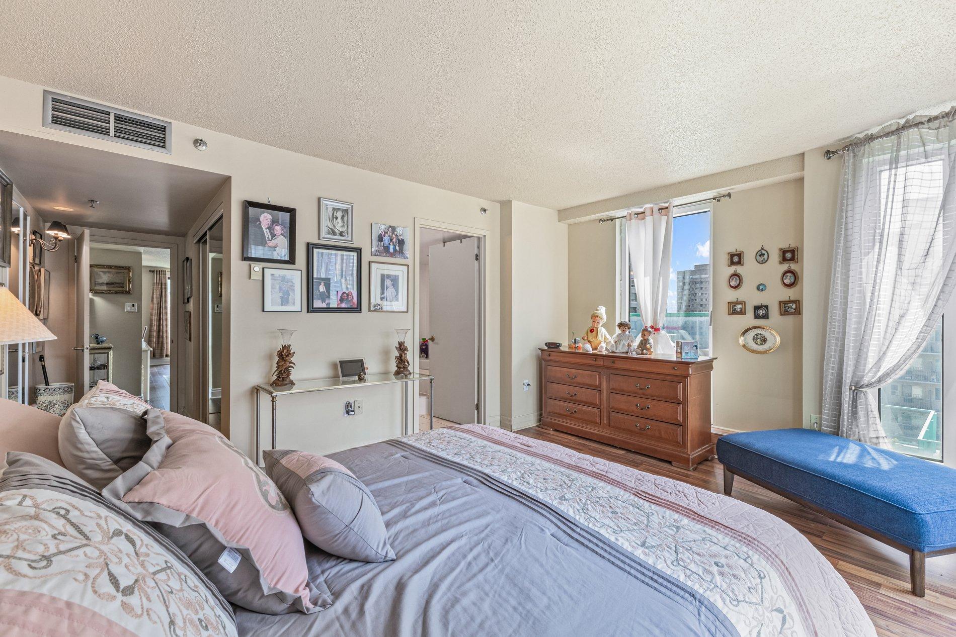 









1625


Av. Lincoln

, 1402,
Montréal (Ville-Marie),




QC
H3H2T5


