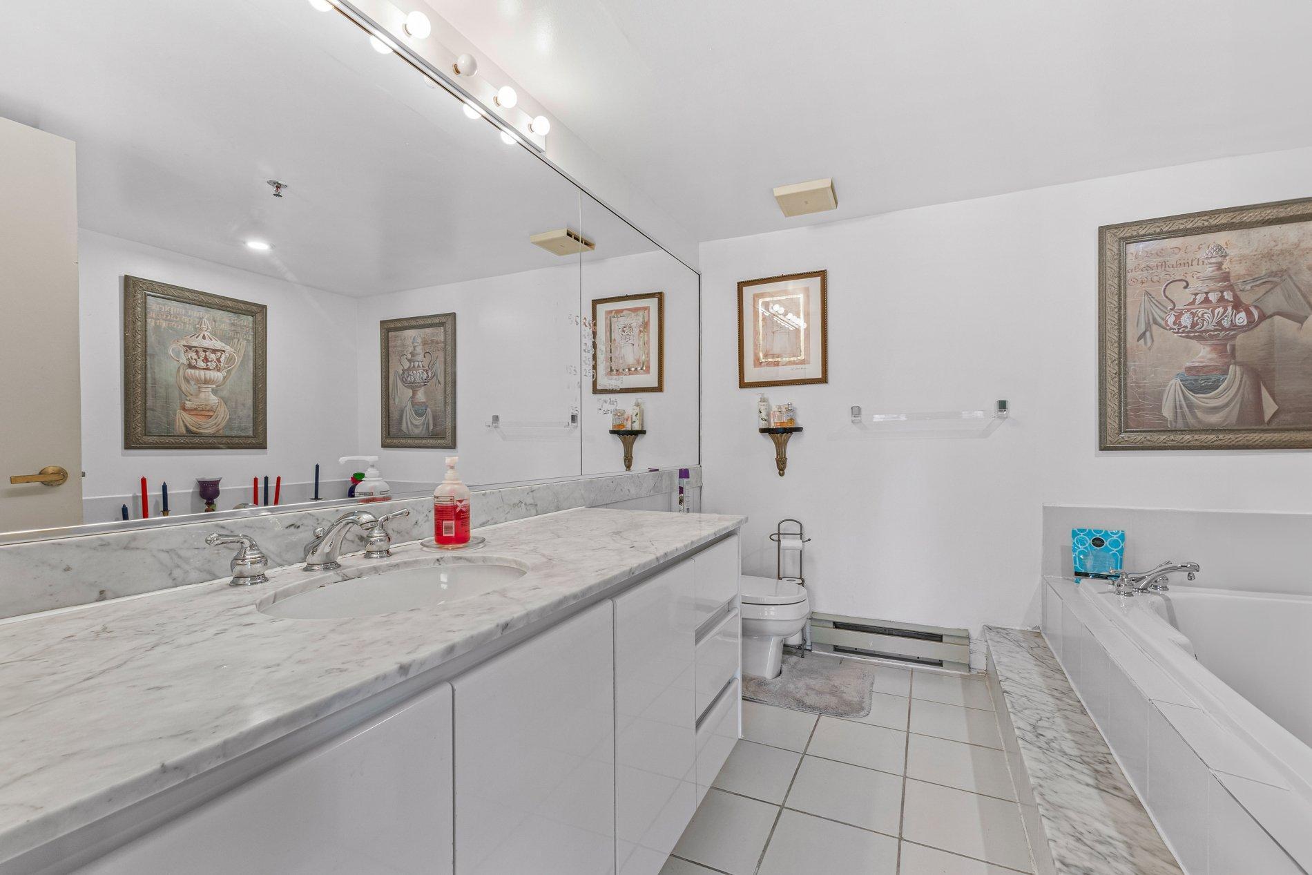 









1625


Av. Lincoln

, 1402,
Montréal (Ville-Marie),




QC
H3H2T5

