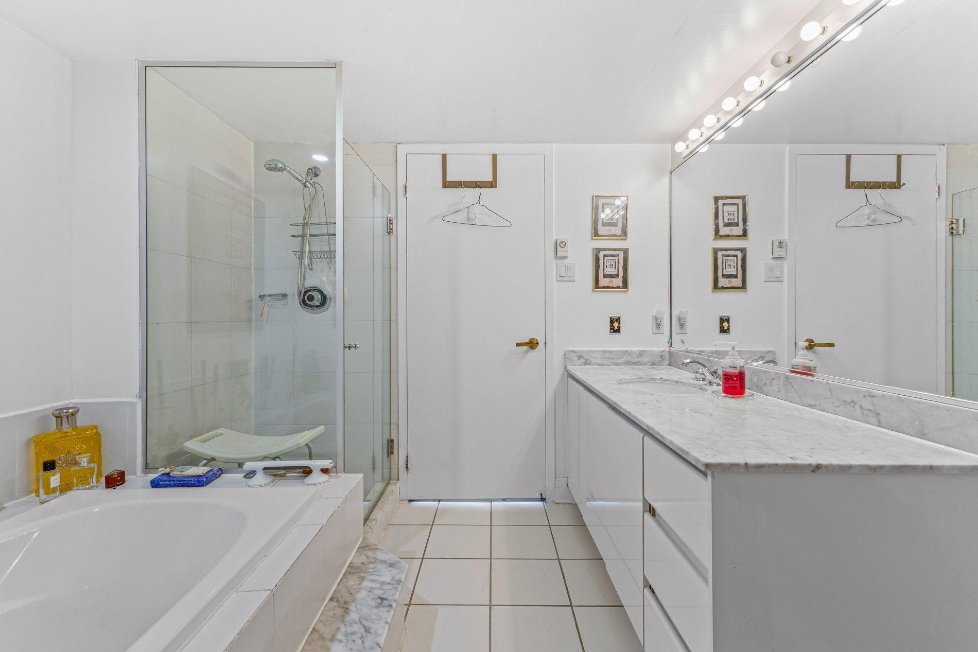 









1625


Av. Lincoln

, 1402,
Montréal (Ville-Marie),




QC
H3H2T5

