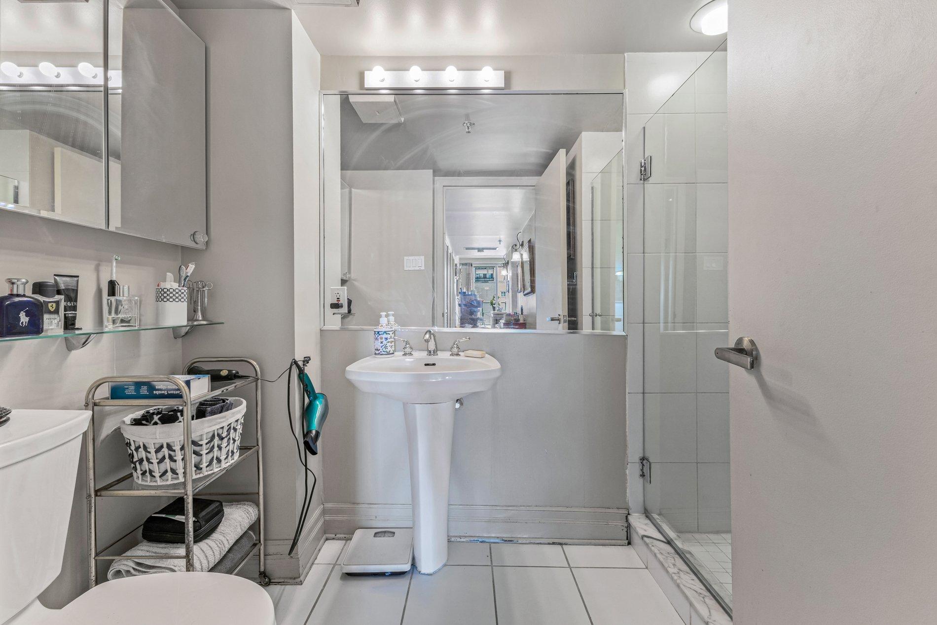 









1625


Av. Lincoln

, 1402,
Montréal (Ville-Marie),




QC
H3H2T5

