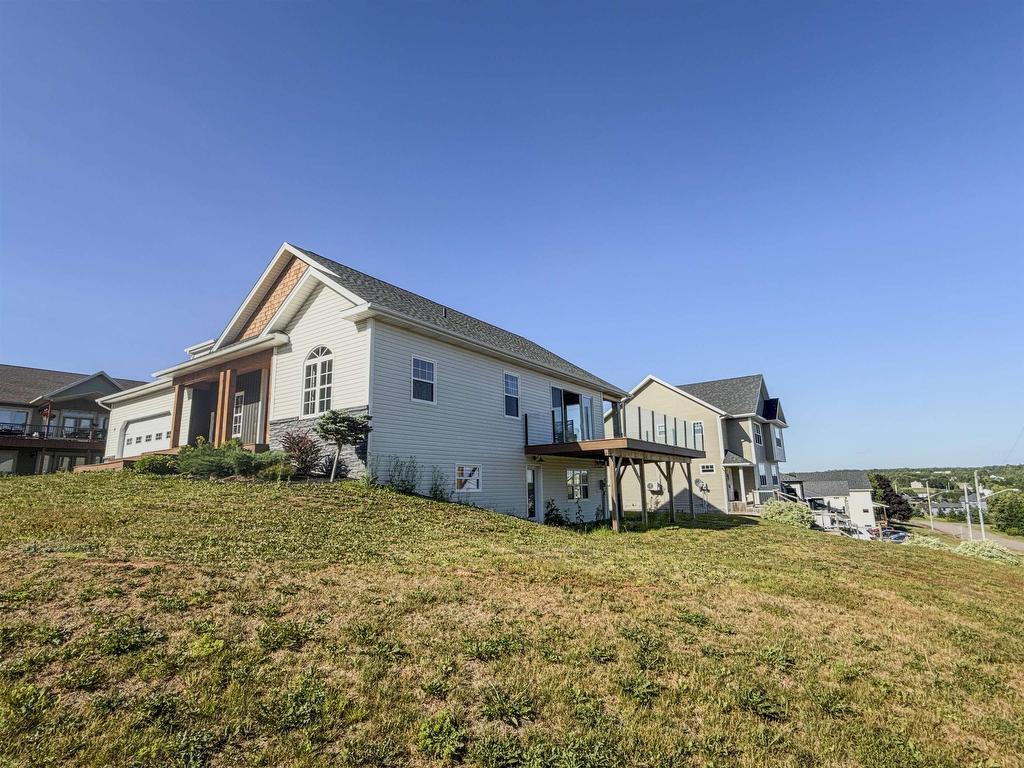 












18 Paget Crescent

,
Stratford,




PE
C1B 0E2

