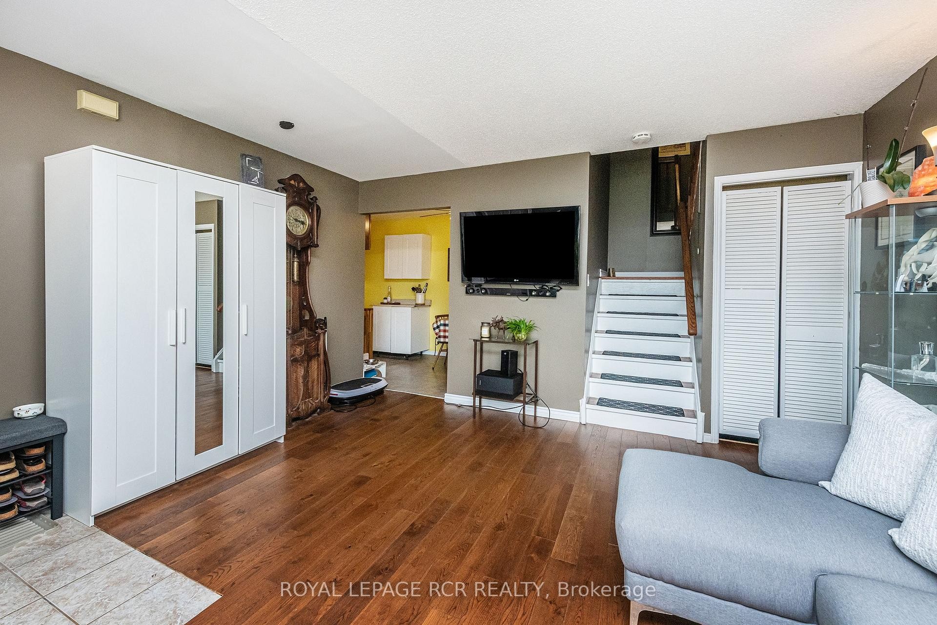 









90


Lawrence

Avenue, 106,
Orangeville,




ON
L9W 4J6

