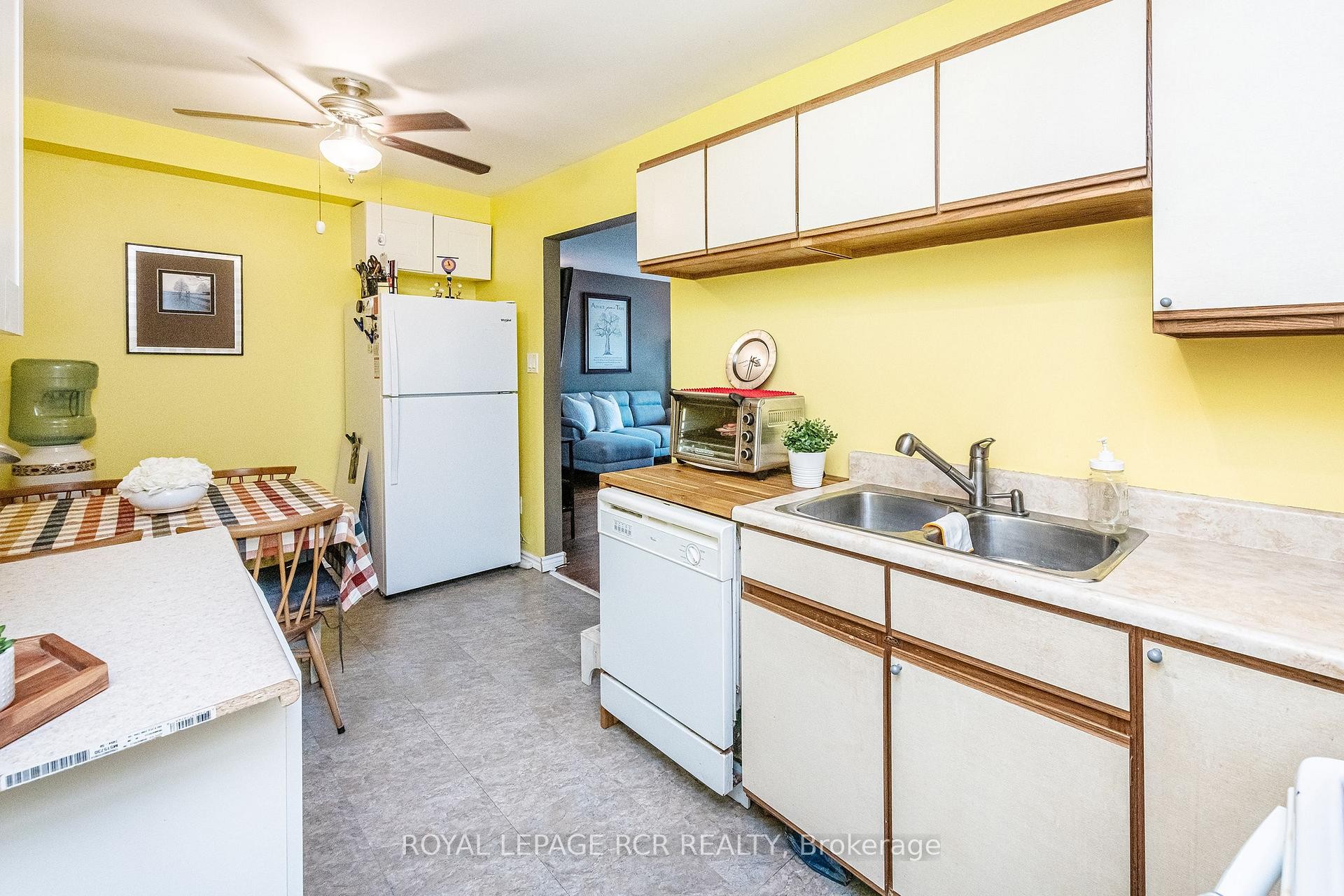 









90


Lawrence

Avenue, 106,
Orangeville,




ON
L9W 4J6

