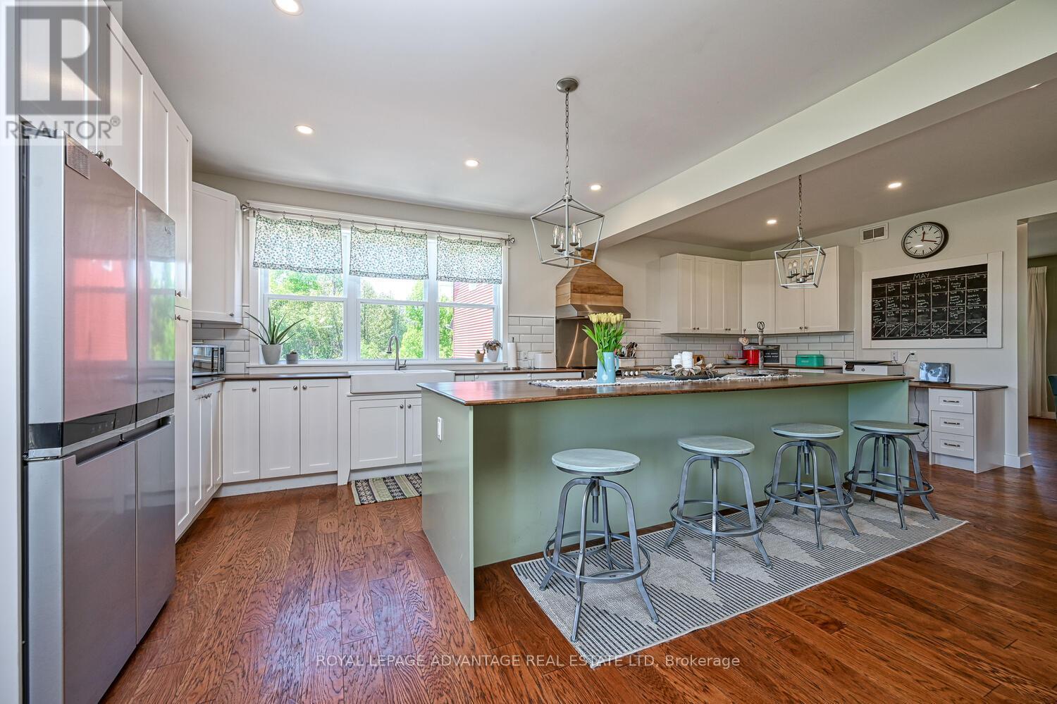 












455 CHURCHILL ROAD

,
Drummond/North Elmsley,




Ontario
K7A4S4

