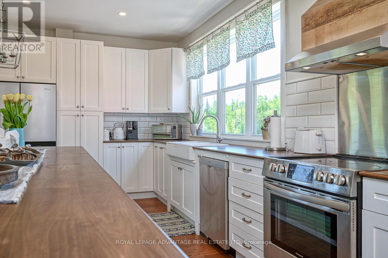 












455 CHURCHILL ROAD

,
Drummond/North Elmsley,




Ontario
K7A4S4

