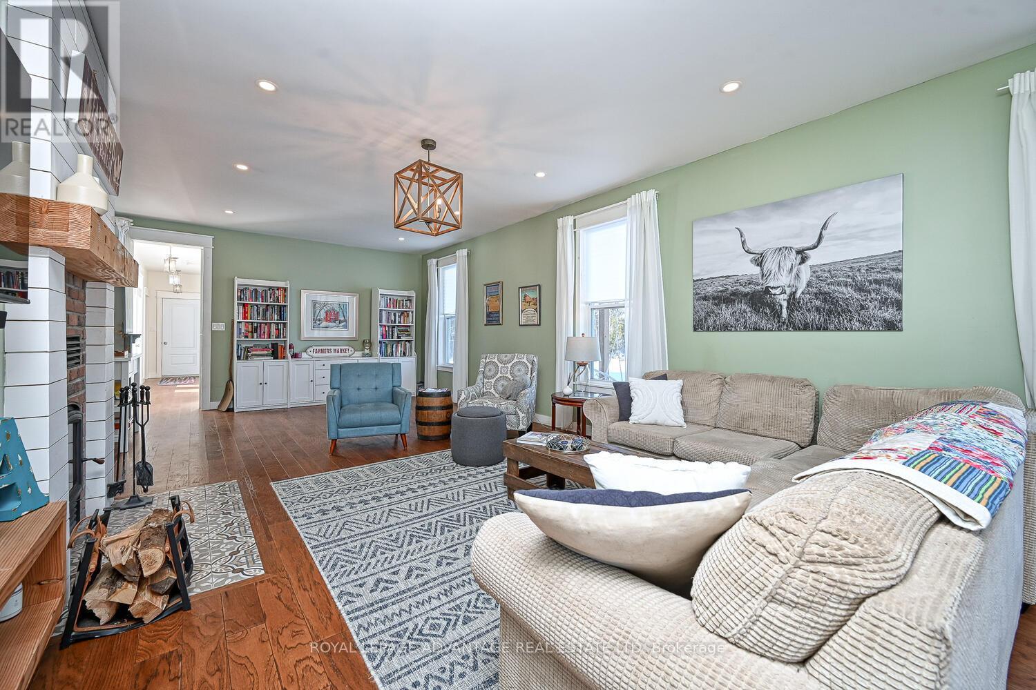












455 CHURCHILL ROAD

,
Drummond/North Elmsley,




Ontario
K7A4S4

