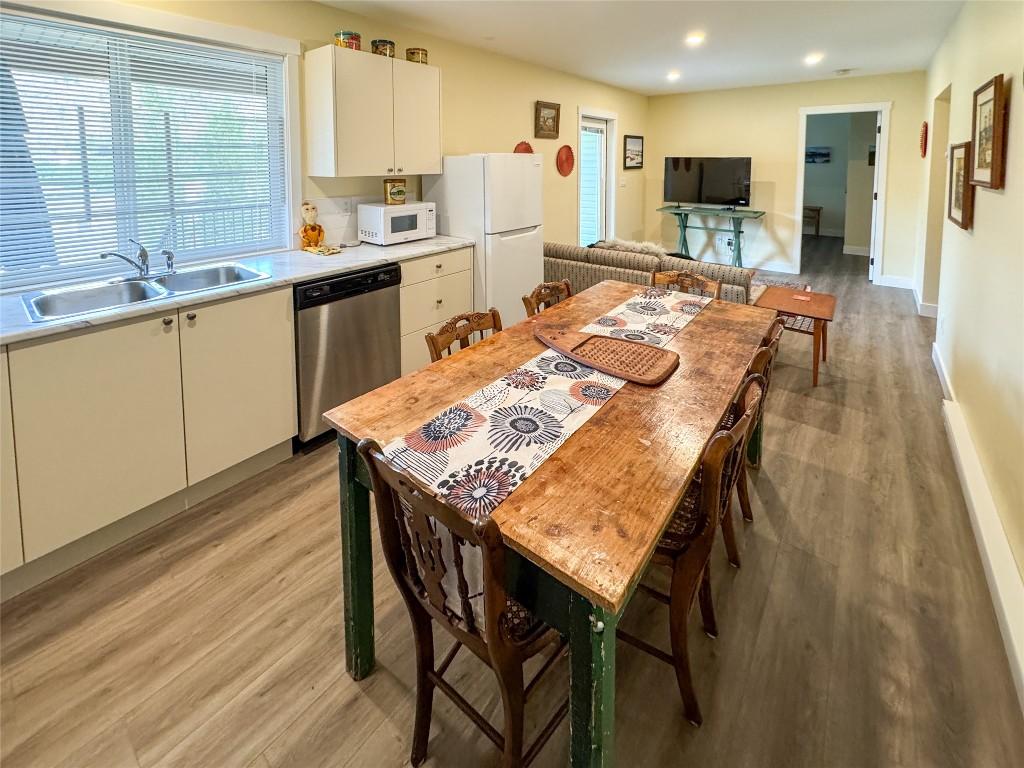 









6654


Bellevue

Drive,
Oliver,




BC
V0H 1T4

