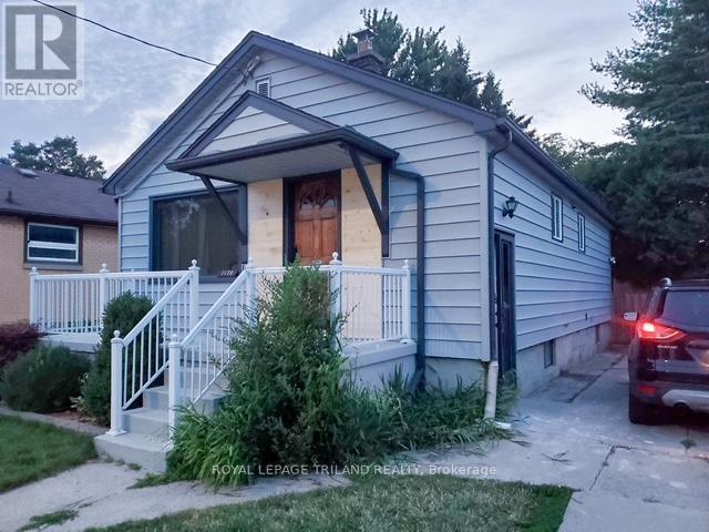 












1176 TRAFALGAR STREET

,
London East (East M),




Ontario
N5Z1H2

