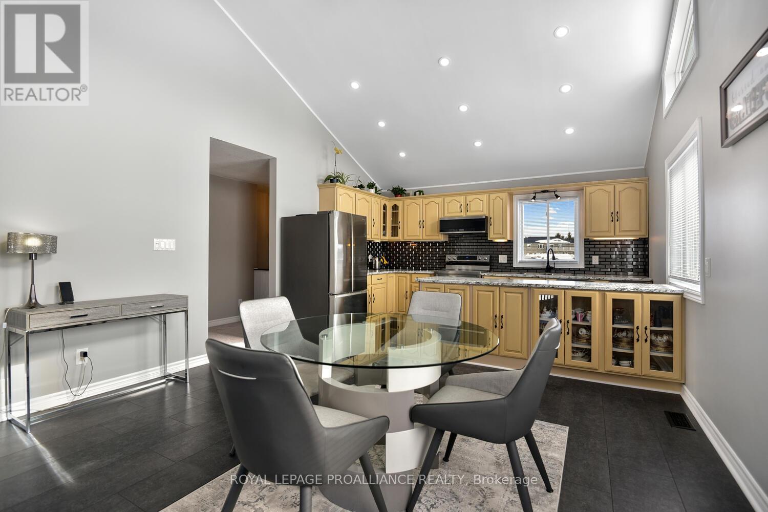 












11 JUDY PLACE

,
Edwardsburgh/Cardinal,




Ontario
K0E1E0

