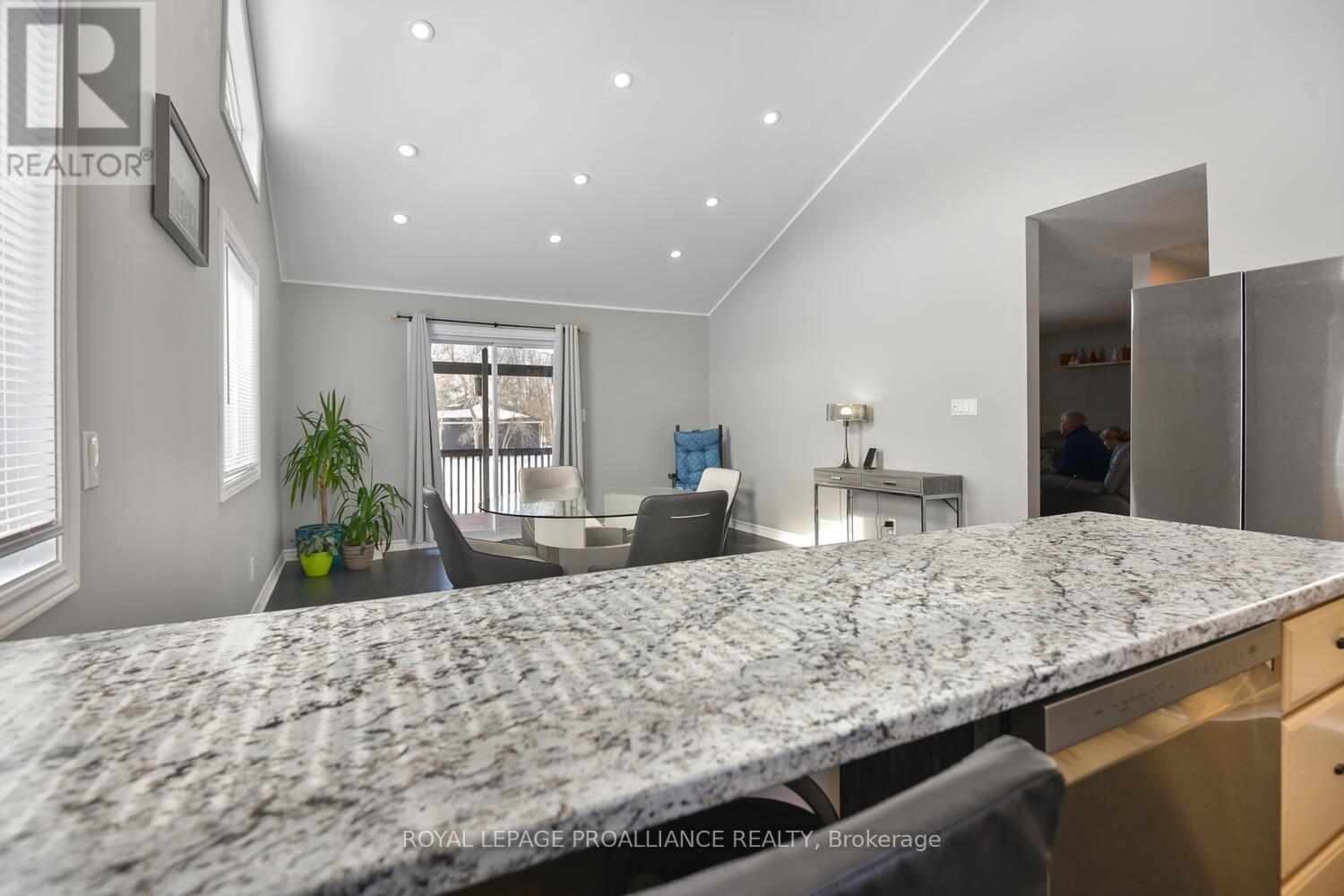 












11 JUDY PLACE

,
Edwardsburgh/Cardinal,




Ontario
K0E1E0

