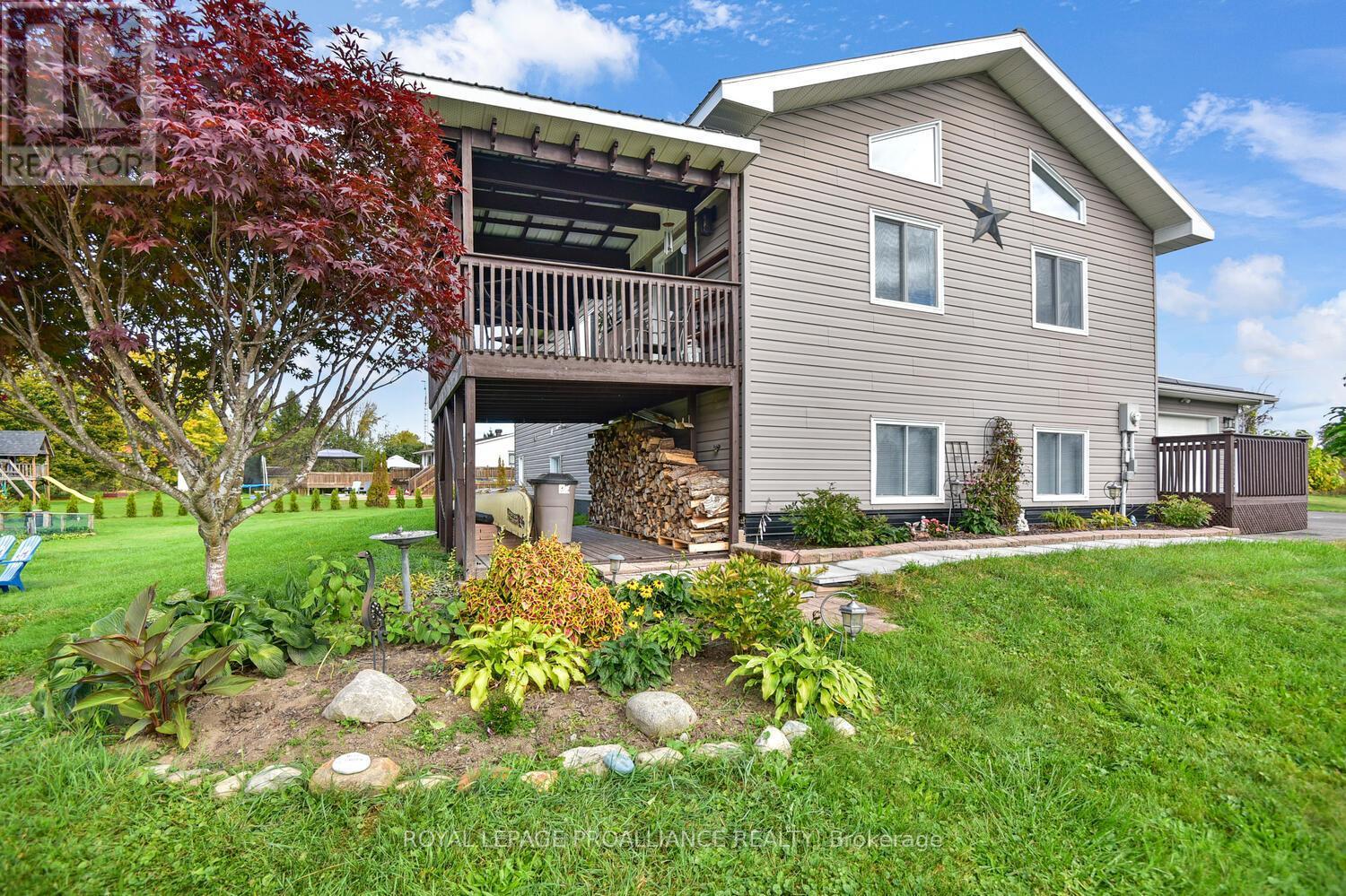 












11 JUDY PLACE

,
Edwardsburgh/Cardinal,




Ontario
K0E1E0

