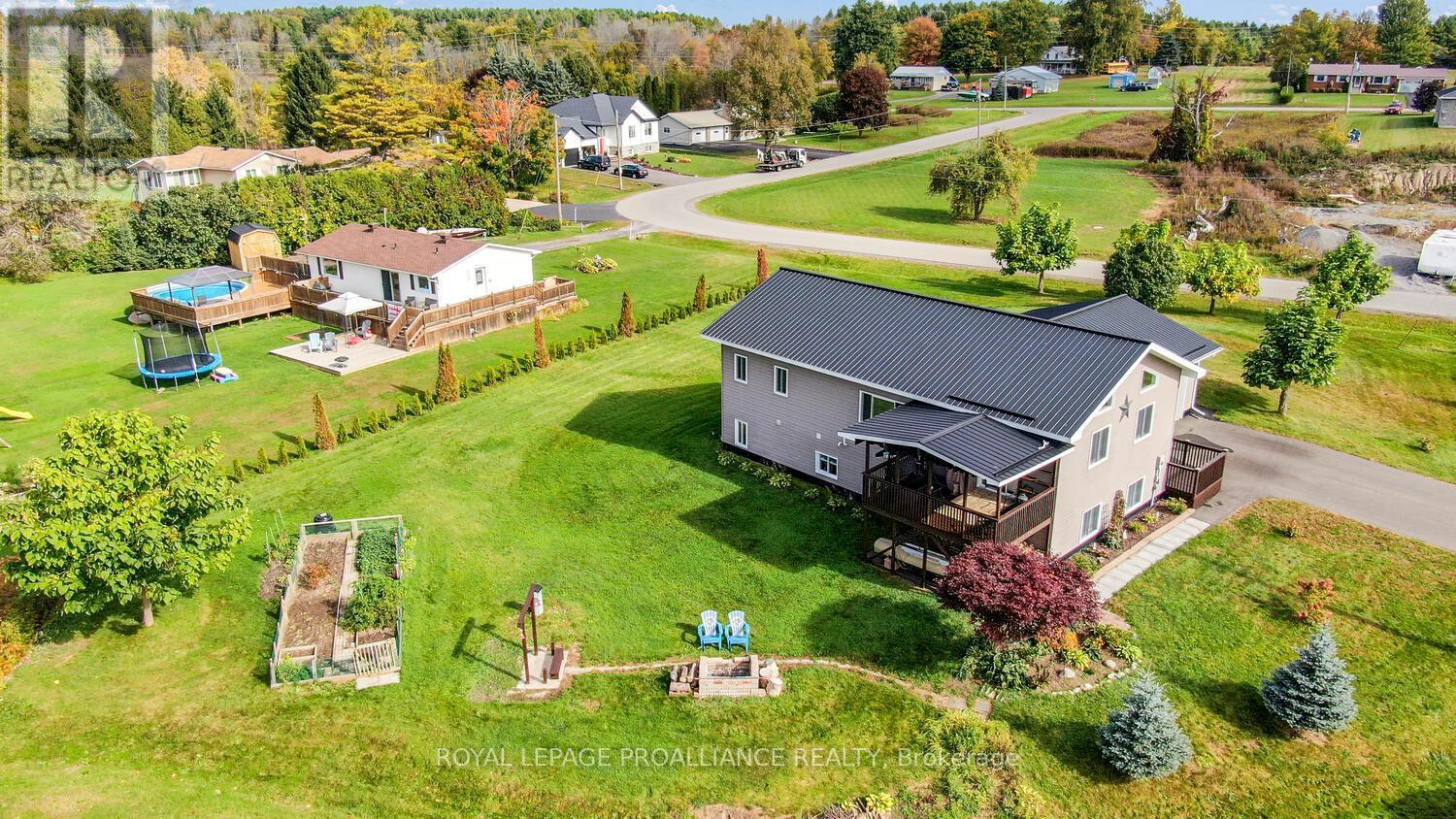 












11 JUDY PLACE

,
Edwardsburgh/Cardinal,




Ontario
K0E1E0

