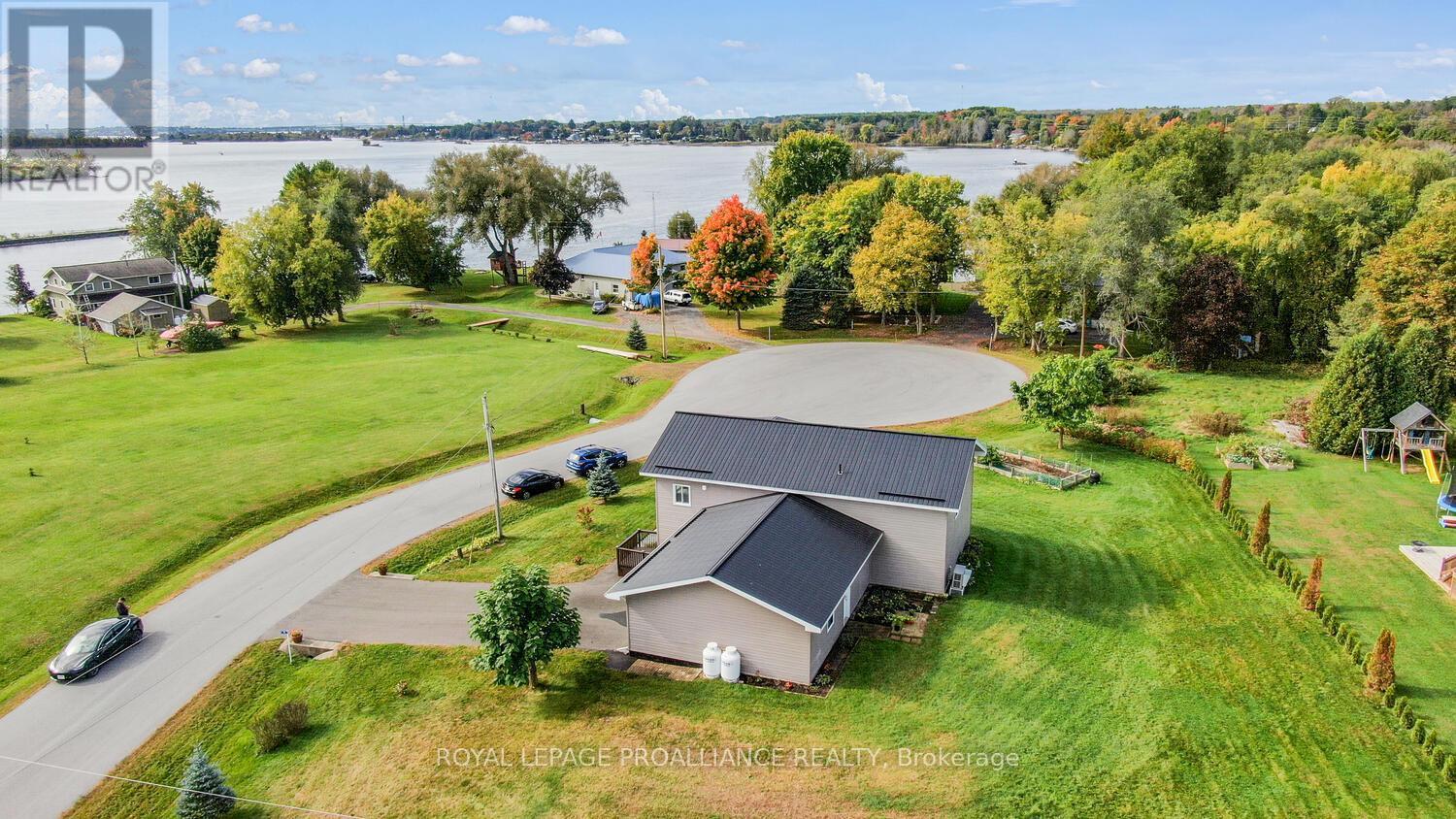 












11 JUDY PLACE

,
Edwardsburgh/Cardinal,




Ontario
K0E1E0

