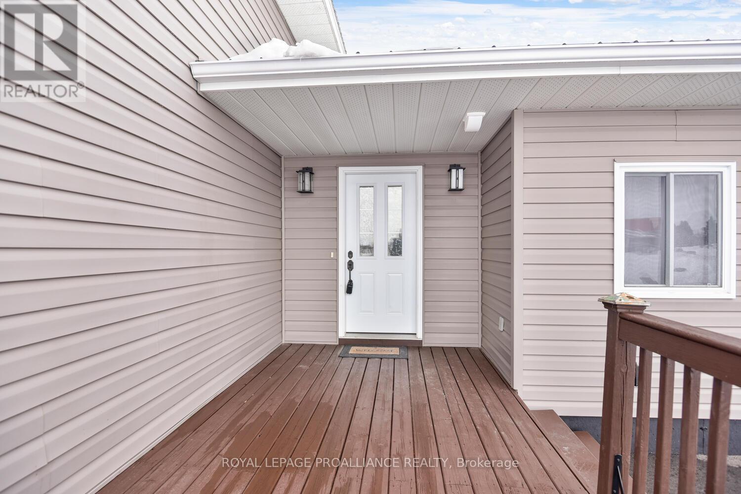 












11 JUDY PLACE

,
Edwardsburgh/Cardinal,




Ontario
K0E1E0


