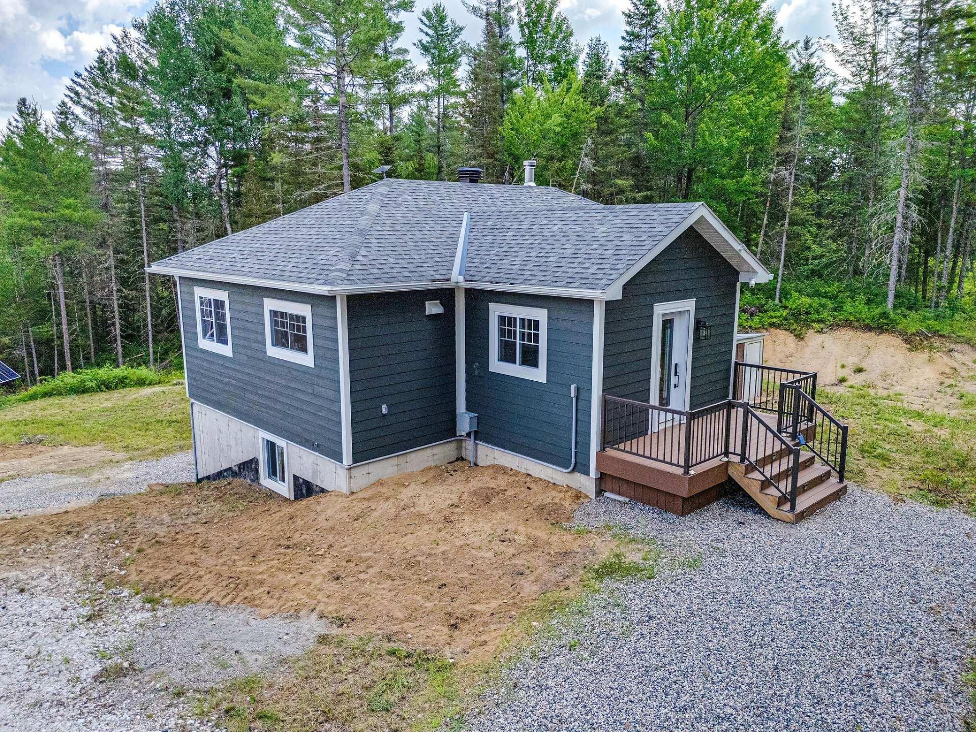 









846


Ch. Firobin

,
Alleyn-et-Cawood,




QC
J0X2A0

