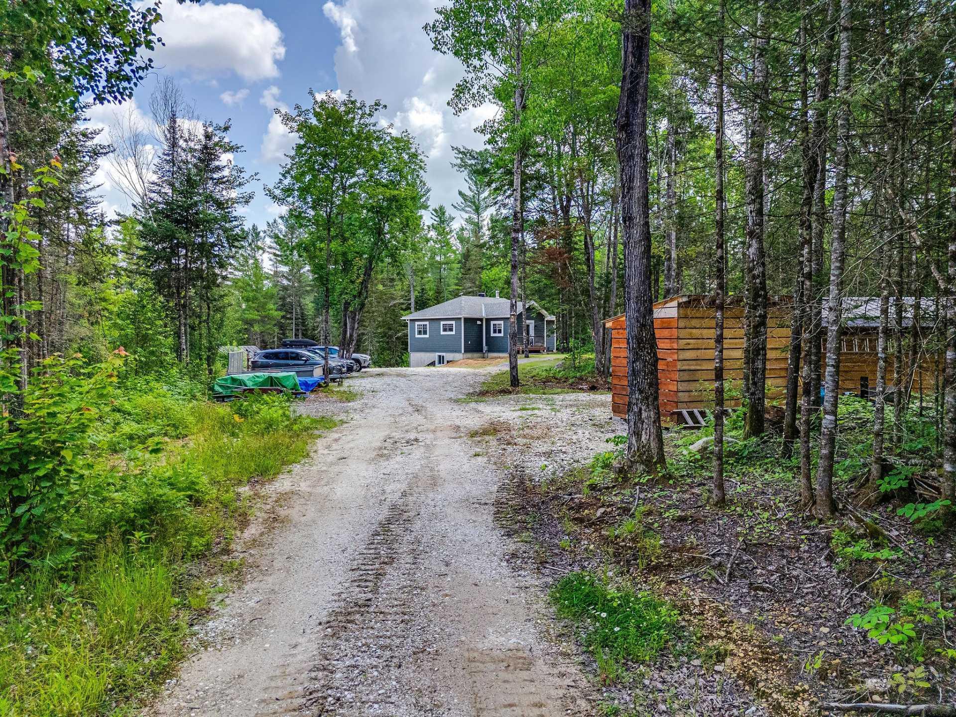 









846


Ch. Firobin

,
Alleyn-et-Cawood,




QC
J0X2A0

