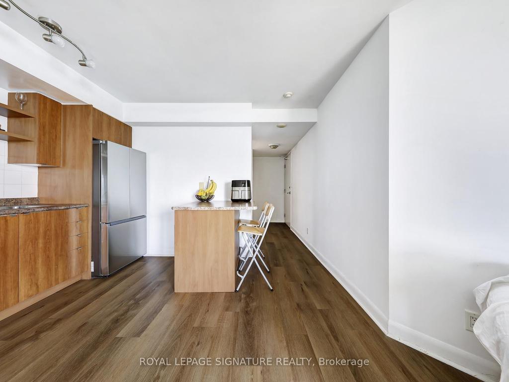 









600


Fleet

Street, 2405,
Toronto,




ON
M5V 1B7

