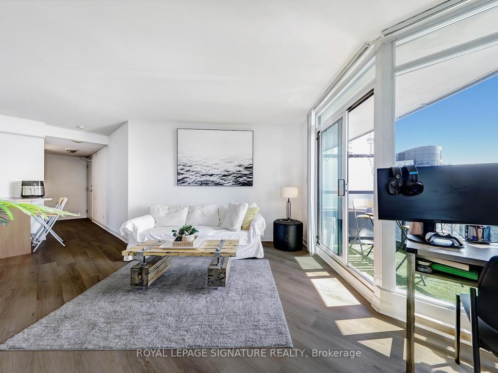 









600


Fleet

Street, 2405,
Toronto,




ON
M5V 1B7

