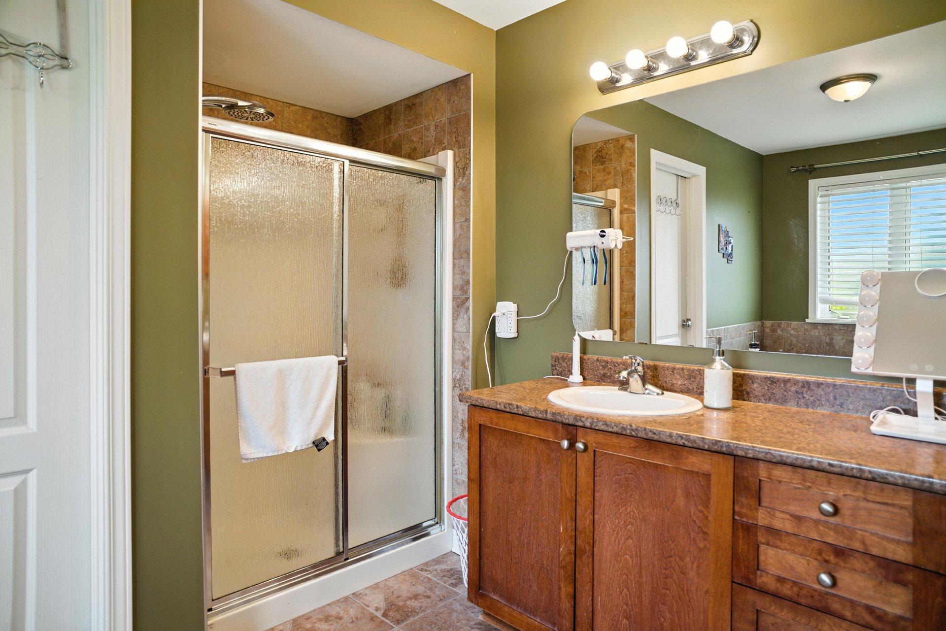









87


Rue du Golf

,
Gatineau (Aylmer),




QC
J9J3V4

