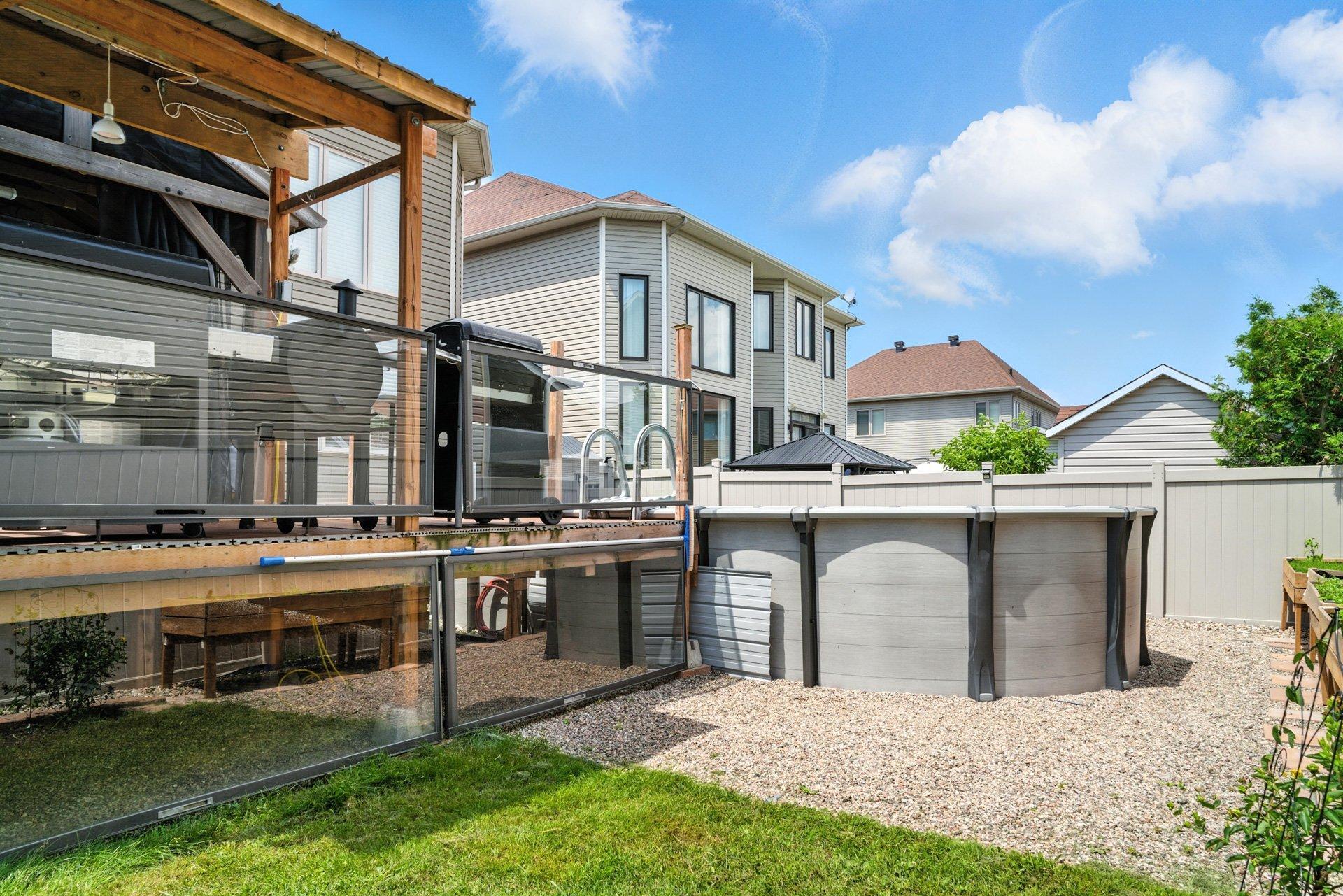 









87


Rue du Golf

,
Gatineau (Aylmer),




QC
J9J3V4

