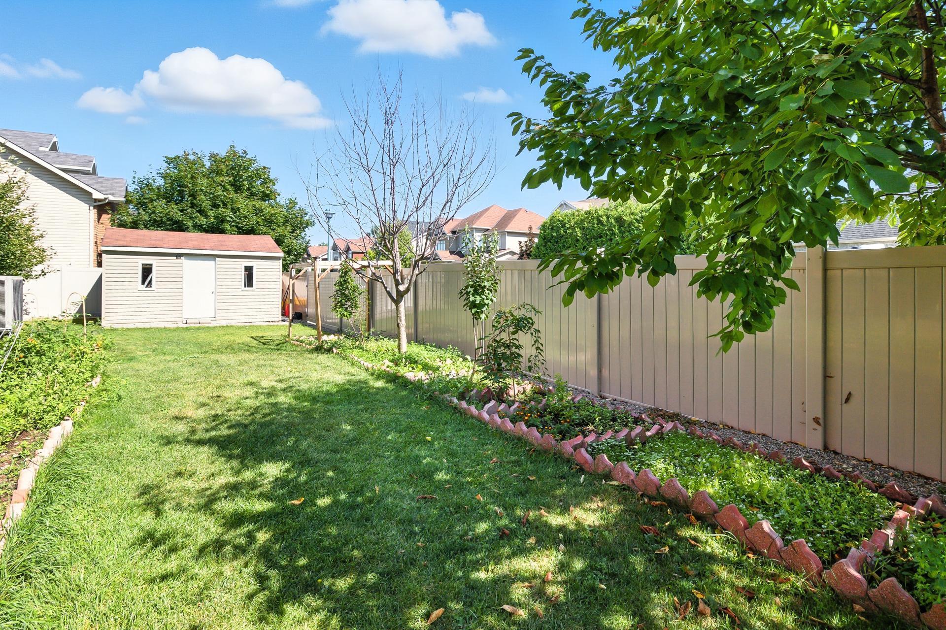 









87


Rue du Golf

,
Gatineau (Aylmer),




QC
J9J3V4

