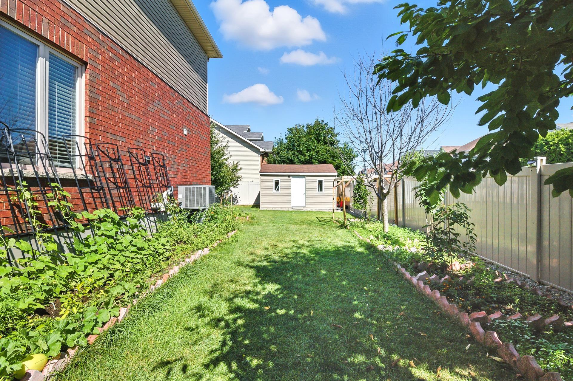









87


Rue du Golf

,
Gatineau (Aylmer),




QC
J9J3V4

