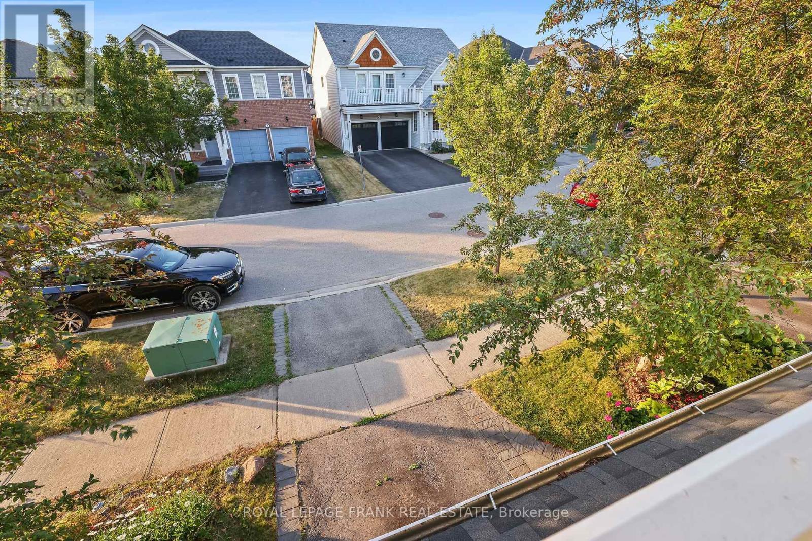 












9 HOLLOWAY DRIVE

,
Ajax (South East),




Ontario
L1Z1M5

