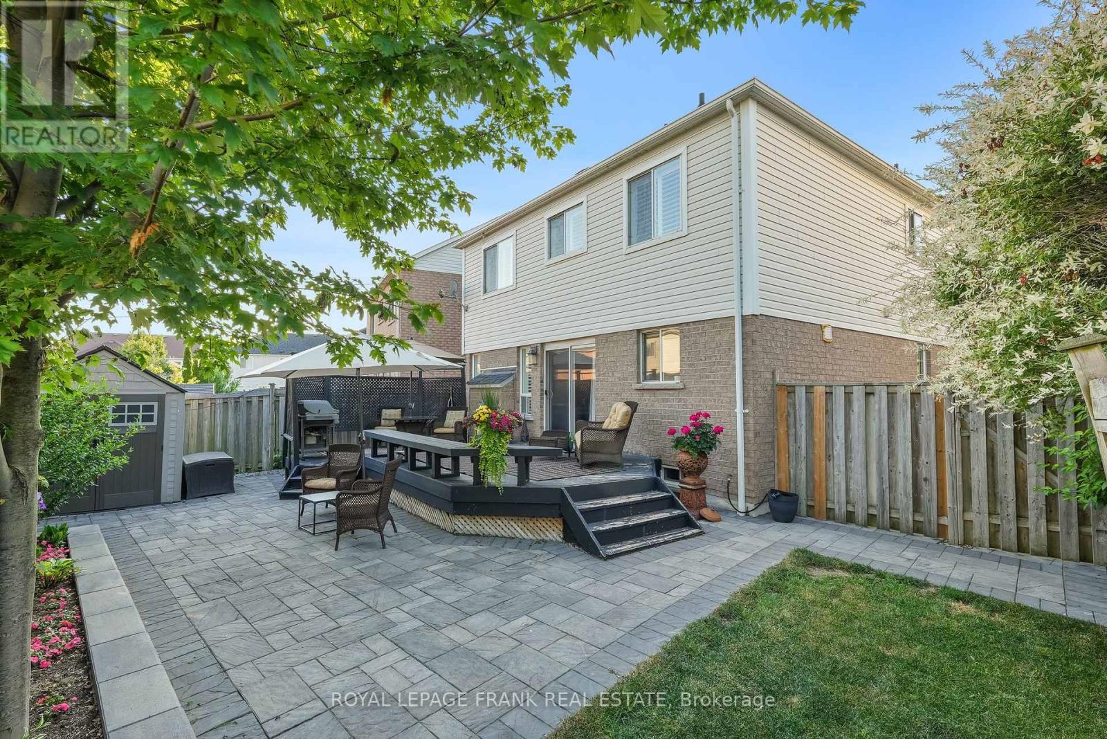 












9 HOLLOWAY DRIVE

,
Ajax (South East),




Ontario
L1Z1M5

