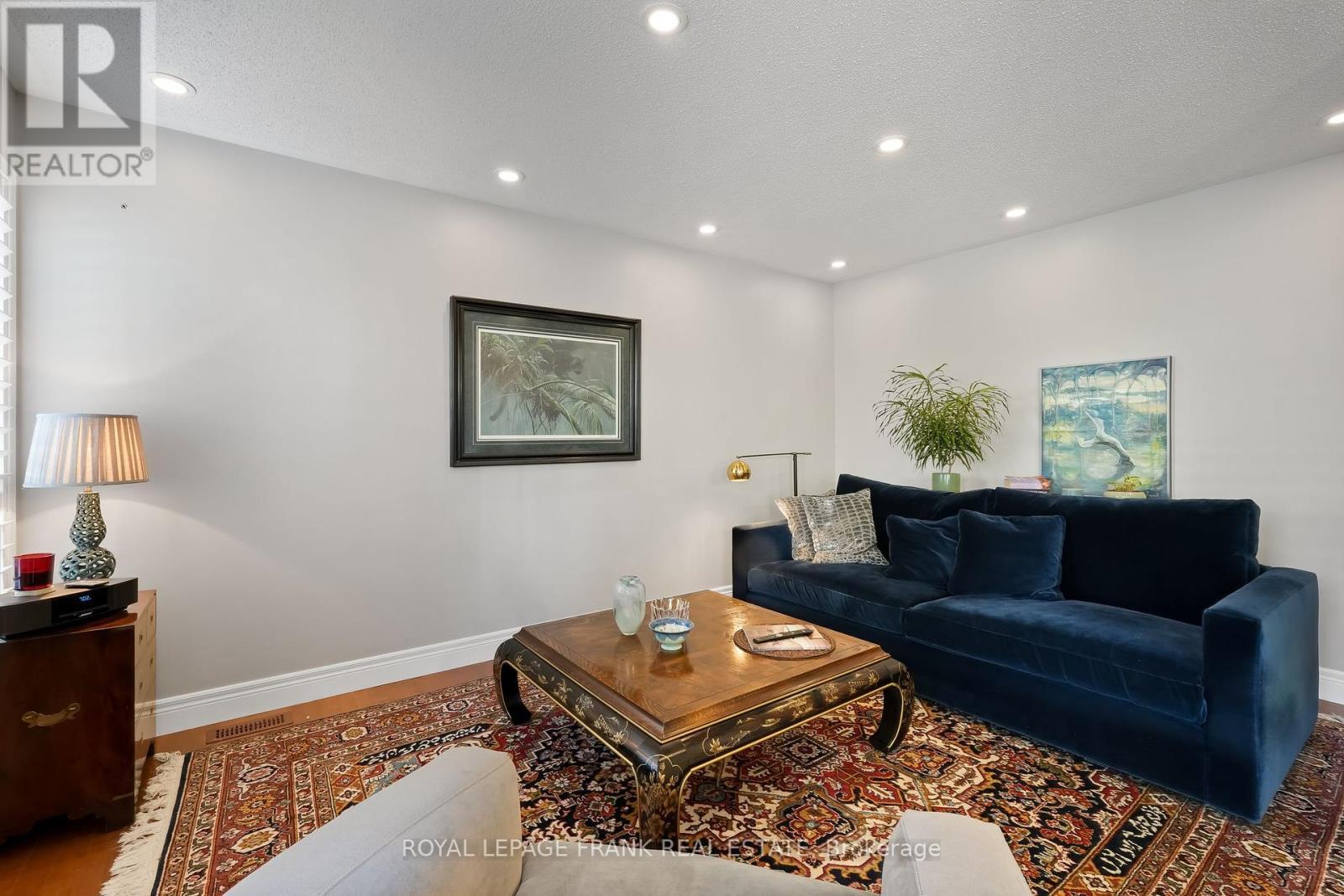 












9 HOLLOWAY DRIVE

,
Ajax (South East),




Ontario
L1Z1M5

