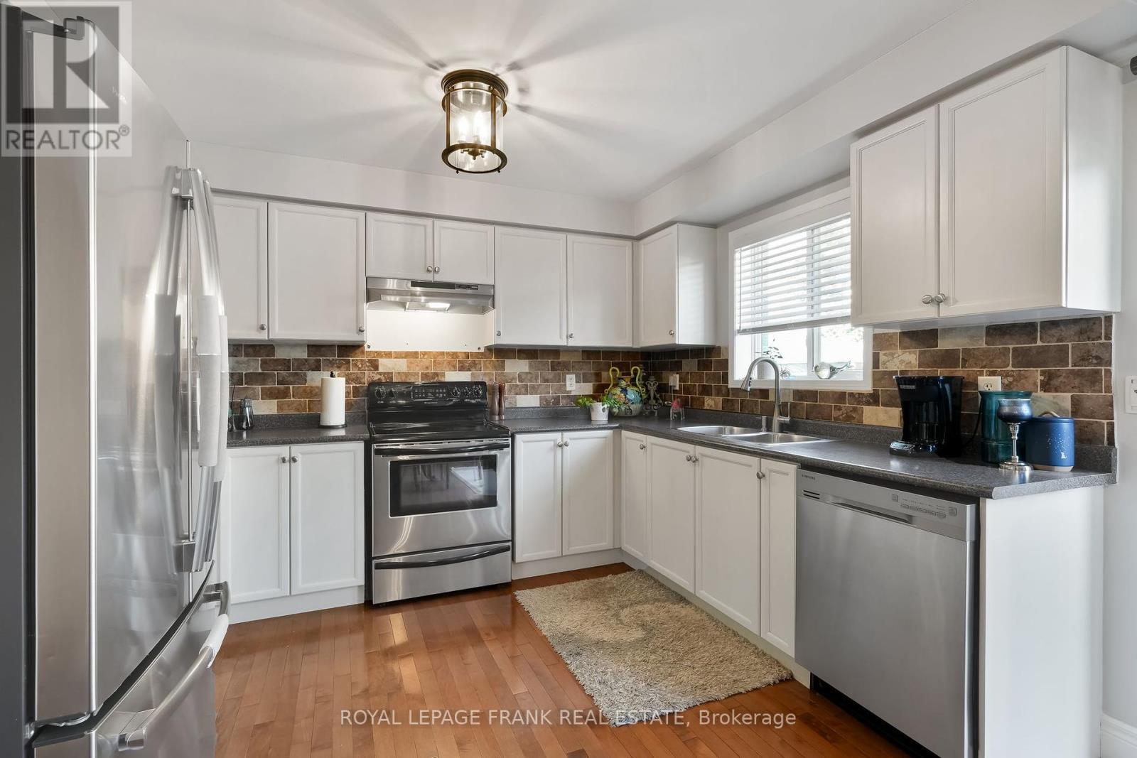 












9 HOLLOWAY DRIVE

,
Ajax (South East),




Ontario
L1Z1M5

