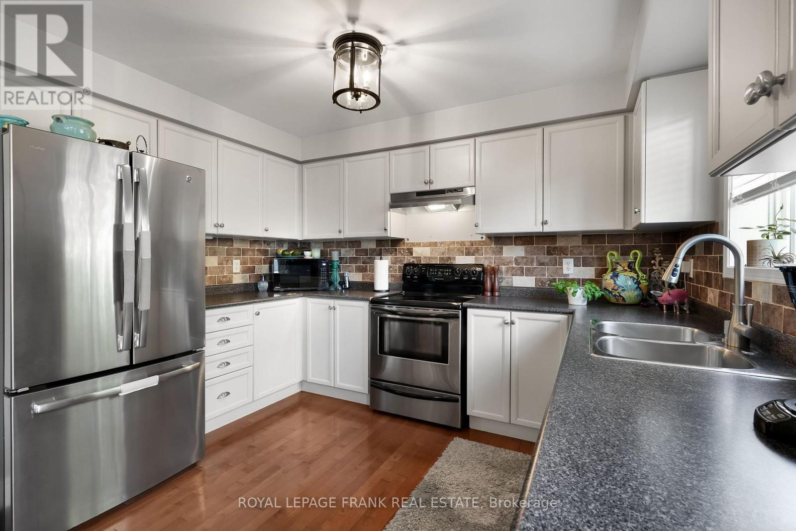 












9 HOLLOWAY DRIVE

,
Ajax (South East),




Ontario
L1Z1M5

