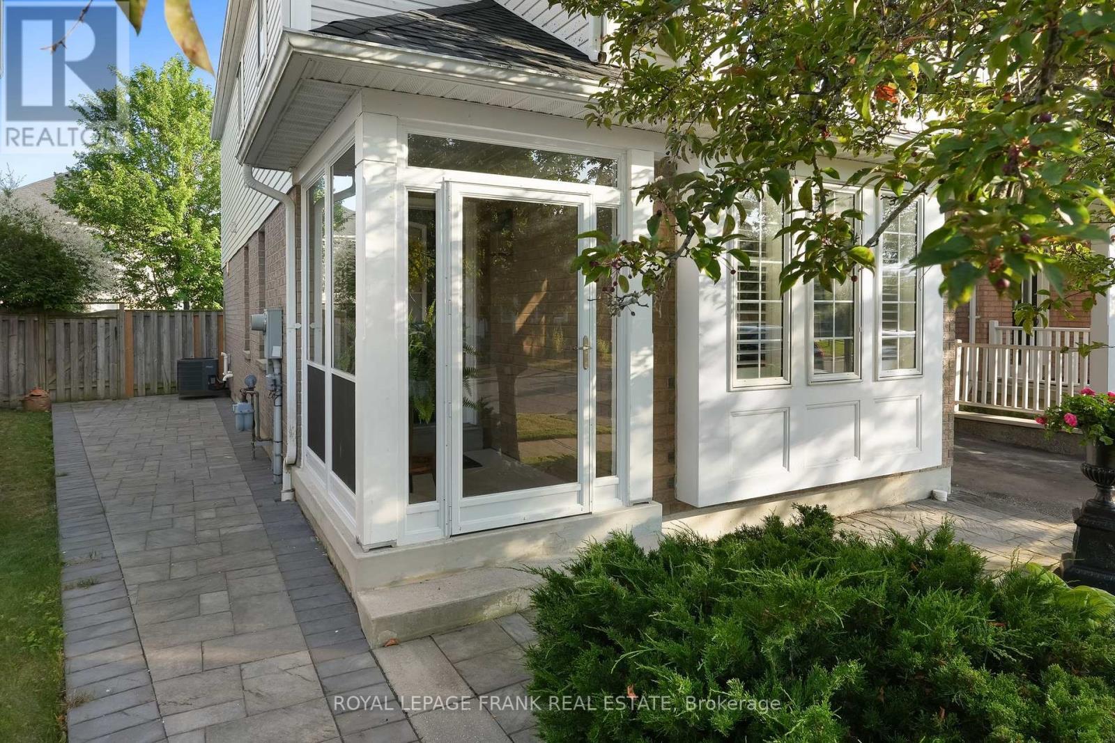 












9 HOLLOWAY DRIVE

,
Ajax (South East),




Ontario
L1Z1M5

