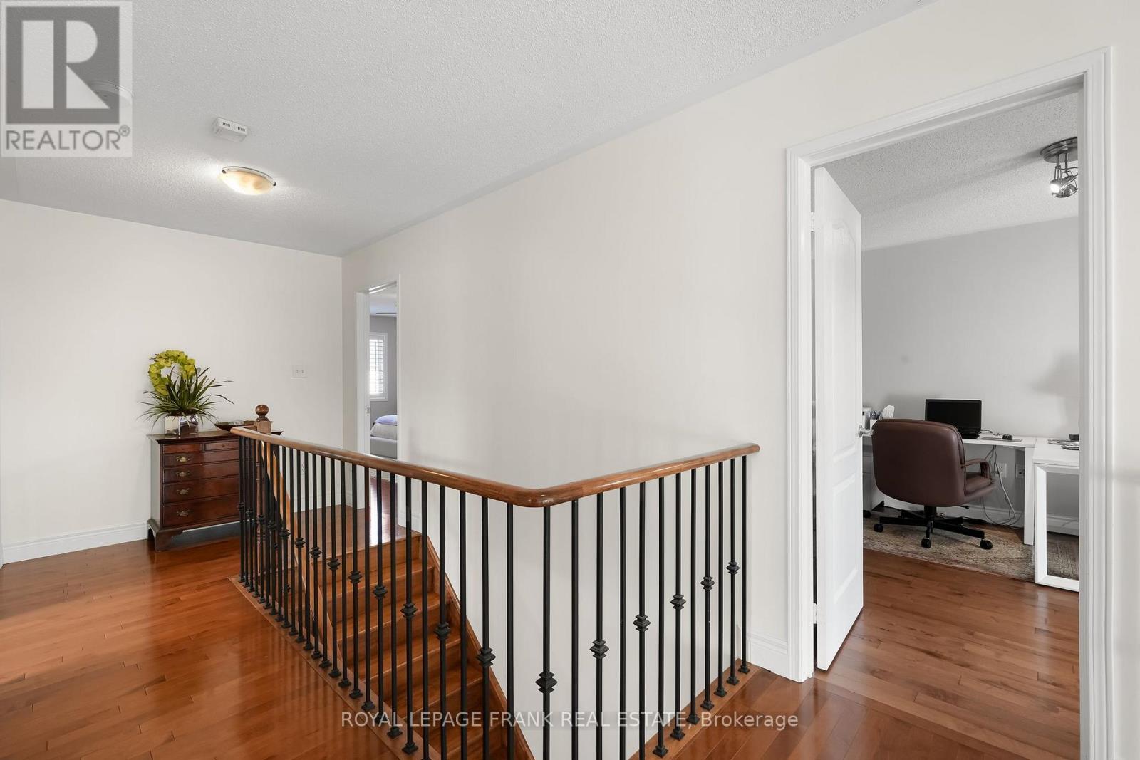 












9 HOLLOWAY DRIVE

,
Ajax (South East),




Ontario
L1Z1M5

