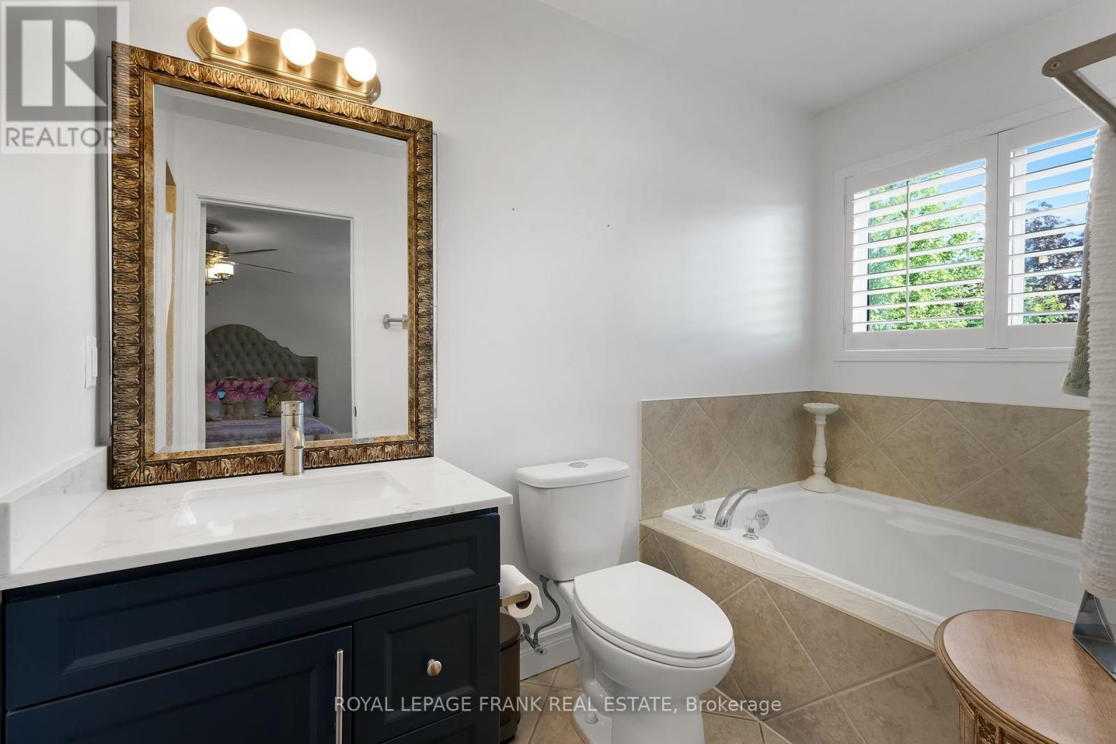 












9 HOLLOWAY DRIVE

,
Ajax (South East),




Ontario
L1Z1M5

