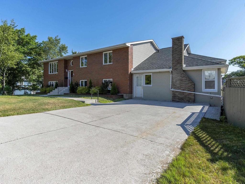 












33 Alex Street & 47 Central Avenue

,
Halifax,




NS
B3N 3E5

