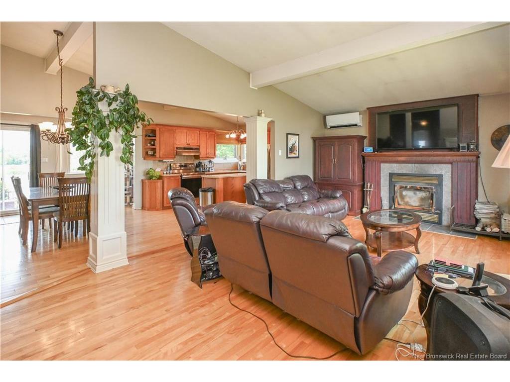 









1726


335

RTE,
Saint-Simon,




NB
E8P 2B5

