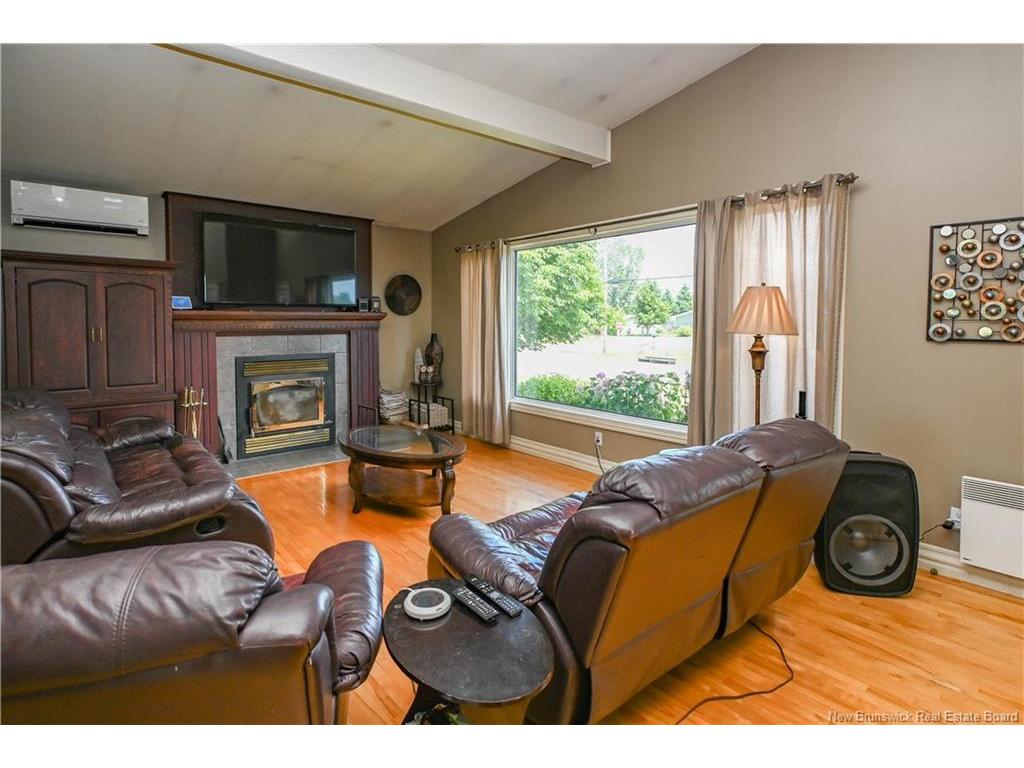 









1726


335

RTE,
Saint-Simon,




NB
E8P 2B5

