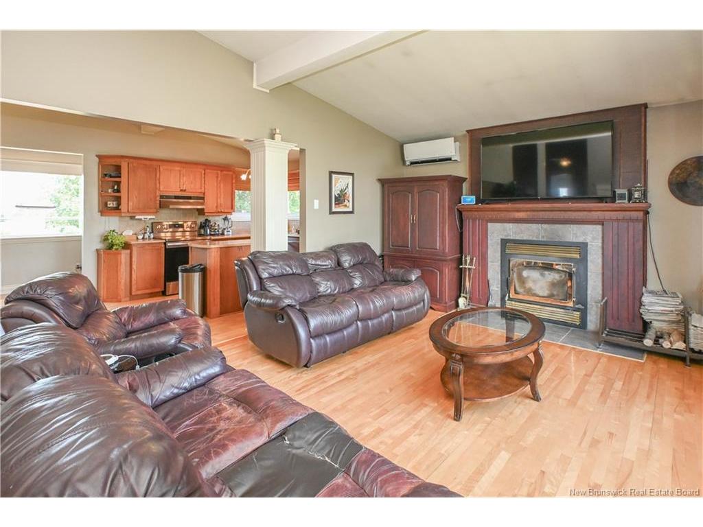 









1726


335

RTE,
Saint-Simon,




NB
E8P 2B5

