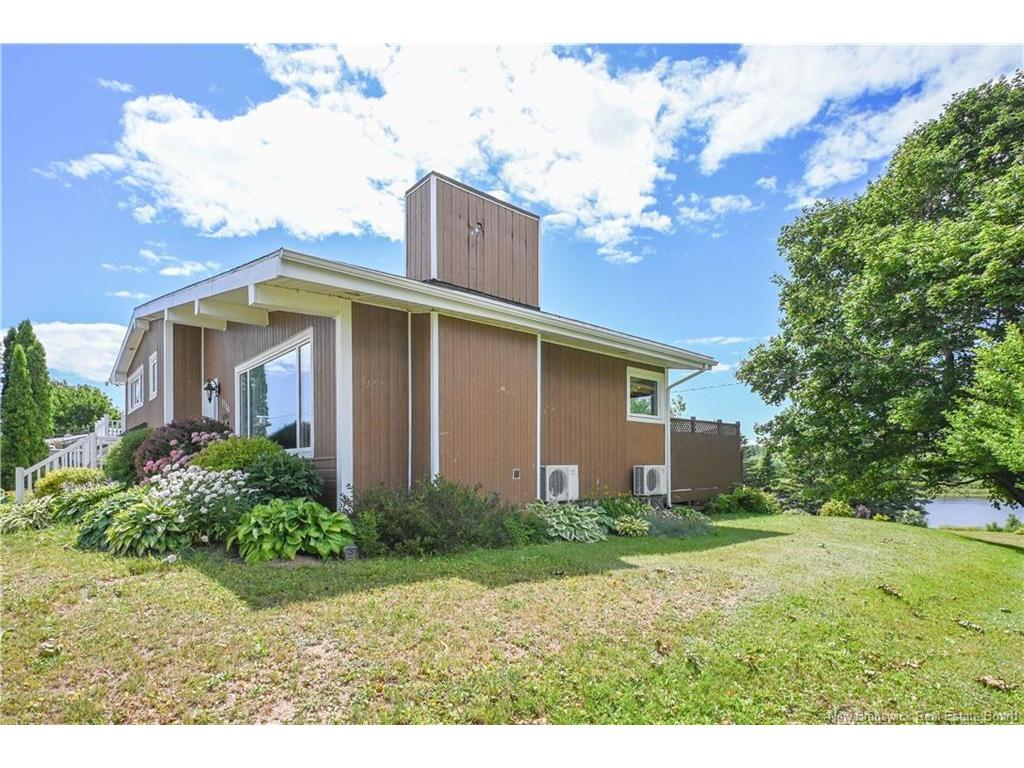 









1726


335

RTE,
Saint-Simon,




NB
E8P 2B5

