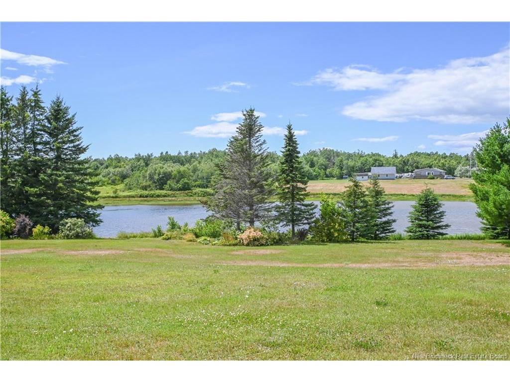 









1726


335

RTE,
Saint-Simon,




NB
E8P 2B5

